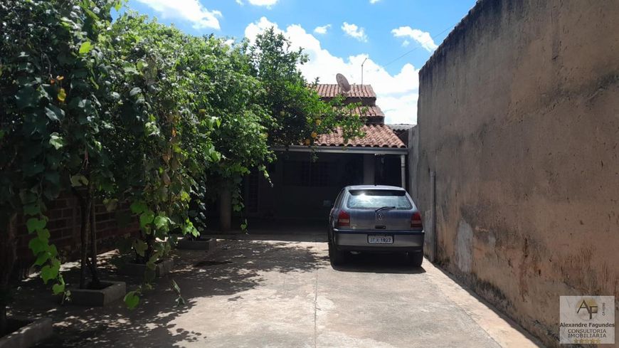 Casa para Venda em Aparecida de Goiânia, Vila Brasília, 3 dormitórios, 1 suíte, 2 banheiros, 5 vagas