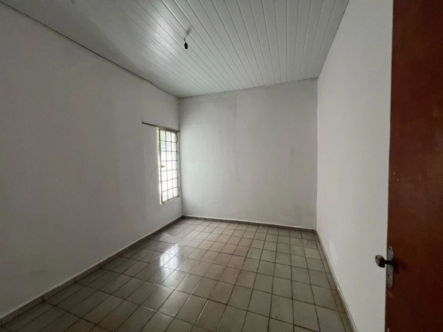 LOTE para venda com casa habitável de 108 m² área construída. Papillon Park
