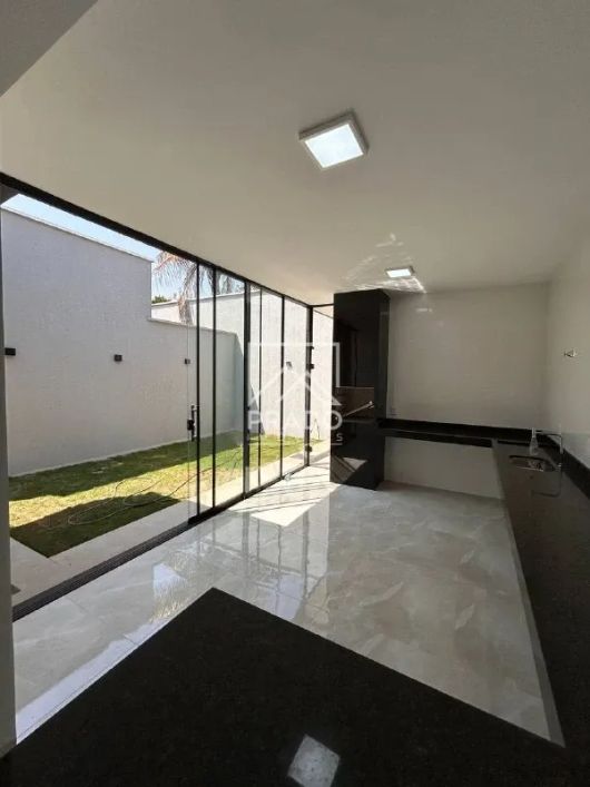 Casa à venda com 3 quartos, Vila Alzira, Aparecida de Goiânia, Goiás