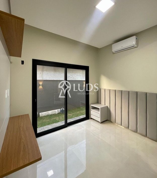 Casa no Condomínio Parqville Pinheiros
