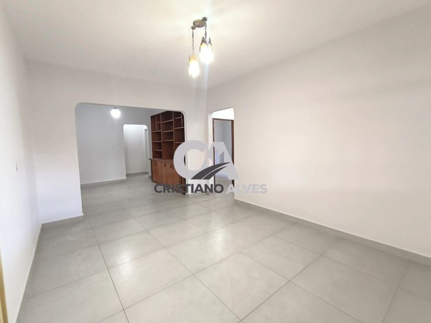 Casa sozinha no Lote a venda jardim Mont Serrat Aparecida de Goiânia 04 quartos,melhor localização,
