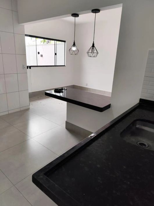 excelente casa de 3 quartos com suíte e área para churrasco