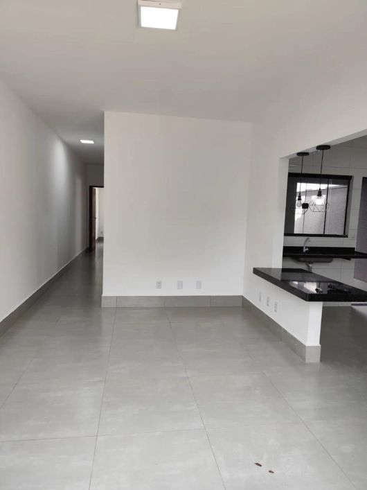 excelente casa de 3 quartos com suíte e área para churrasco