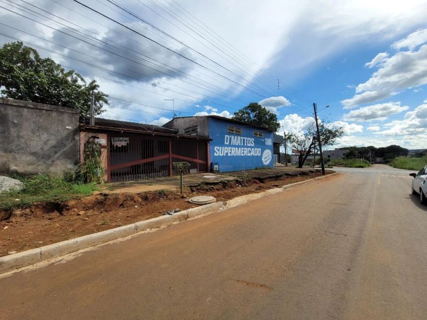 Casa de 3 Quartos e com sala comercial