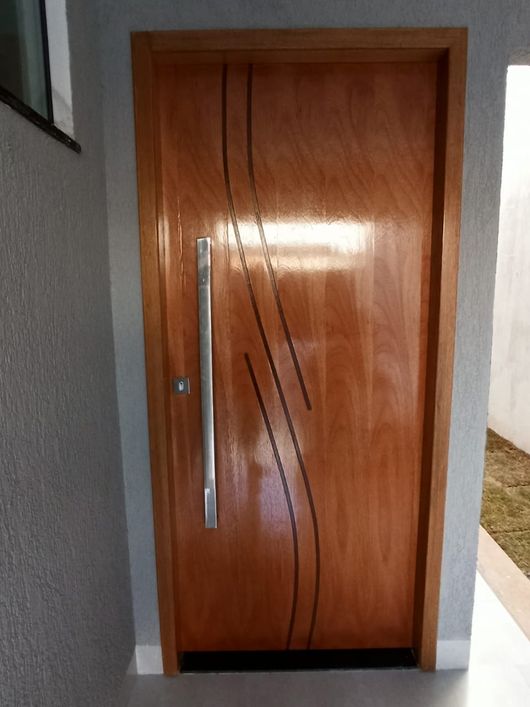 Casa 3 Quartos com 1 suíte, Porcelanato, blindex, quintal na frente, área de serviço escondida e á
