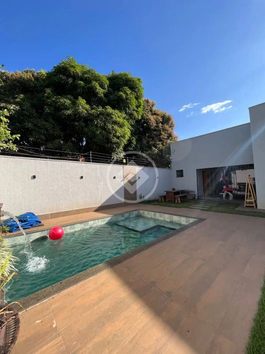 MANSÃO MARAVILHOSA COM A MOBÍLIA INCLUSA (PORTEIRA FECHADA) NO PAPILLON PARK codigo: 77124