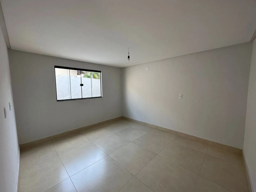 Casa em lt inteiro Casa de Rua com 3 Quarto(s) e 2 banheiro(s) à Venda, 133 por R$ 478.000 no setor