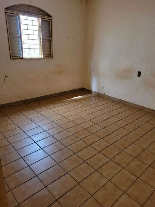 Lote com Casa à Venda 3 quartos no Jardim Luz em Aparecida de Goiânia / GO.