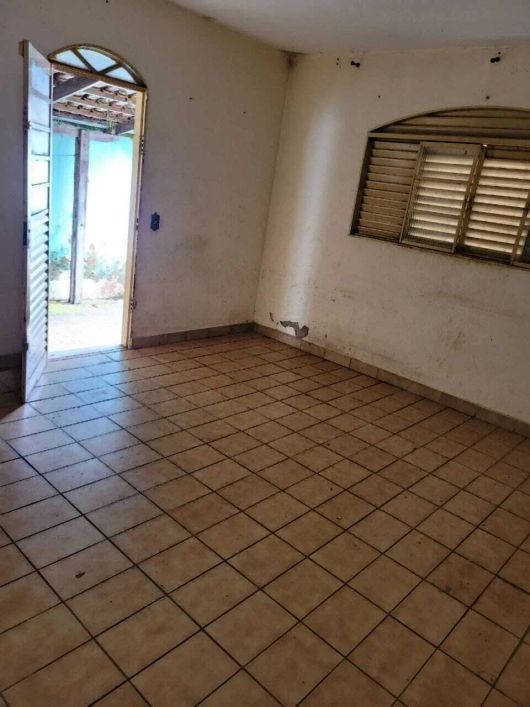 Lote com Casa à Venda 3 quartos no Jardim Luz em Aparecida de Goiânia / GO.