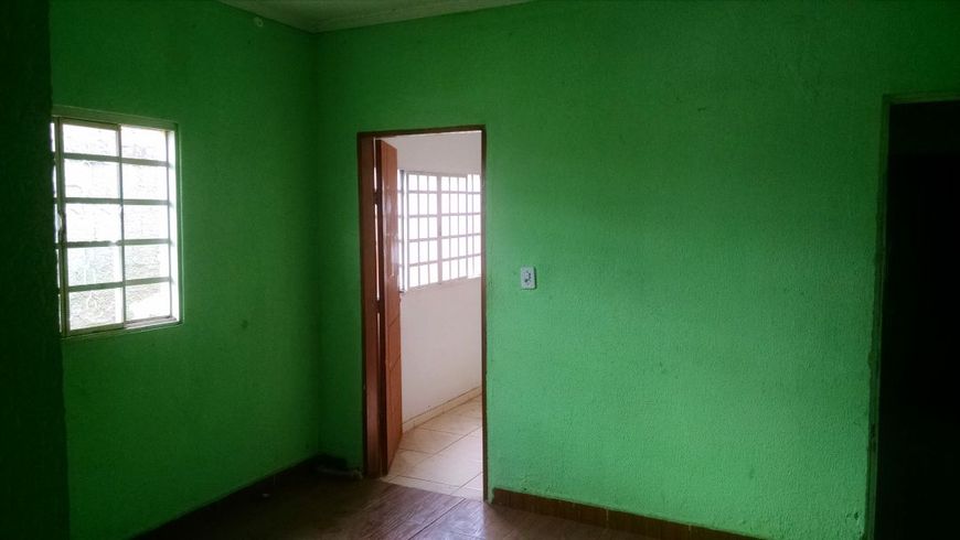 Casa para venda possui 100 metros quadrados com 3 quartos