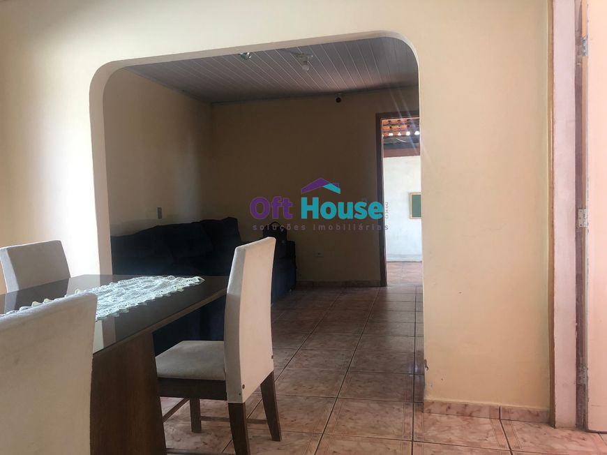 Casa á venda tem 200 metros quadrados com 3 quartos