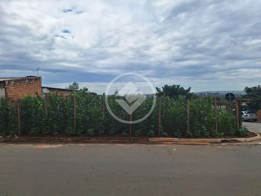 Excelente Lote de Esquina!!! Residencial Candido de Queiroz!!! codigo: 101091