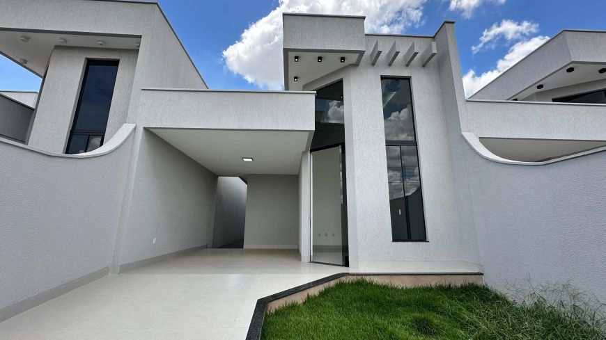 Viva o Luxo: Casa de 3 Quartos com Acabamentos Sofisticados – Bairro Independência