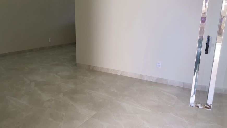 IMÓVEL RESIDENCIAL