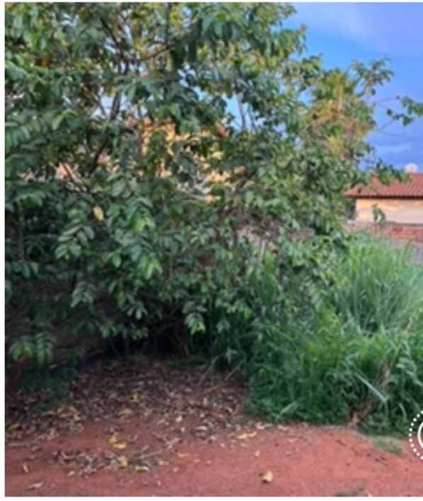 CASA EM APARECIDA DE GOIÂNIA NO GARAVELO DE FRENTE O MURO DO COLÉGIO SEMEI