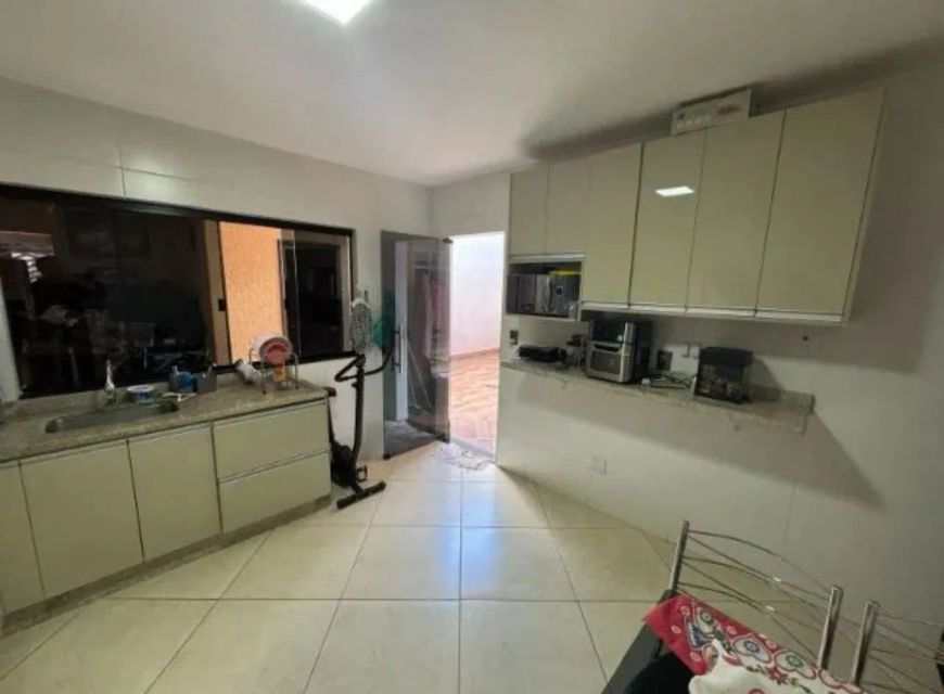 MB/CASA A VENDA NO CENTRO DE ANANIDEUA.