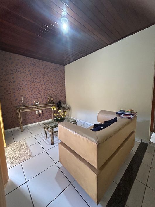 Casa ampla no centro de Ananindeua - 9.8.9.7.9.7.3.7.5