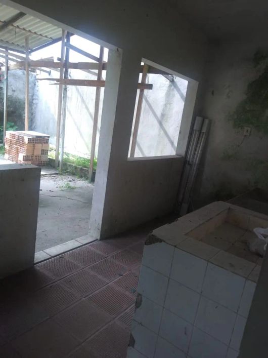 MM 39- R$ 150 Mil Casa desocupada 3/4 1-suite sala coz wc quintal ao lado do parquimica