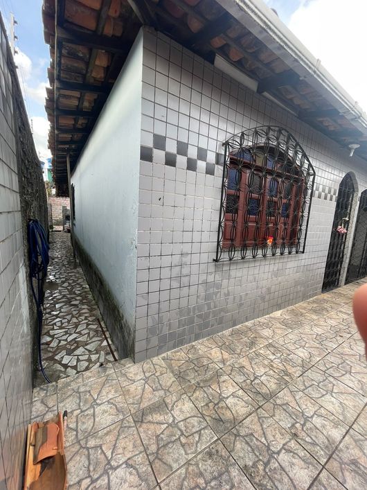 Casa para venda possui 150 metros quadrados com 3 quartos em Coqueiro - Ananindeua - Pará