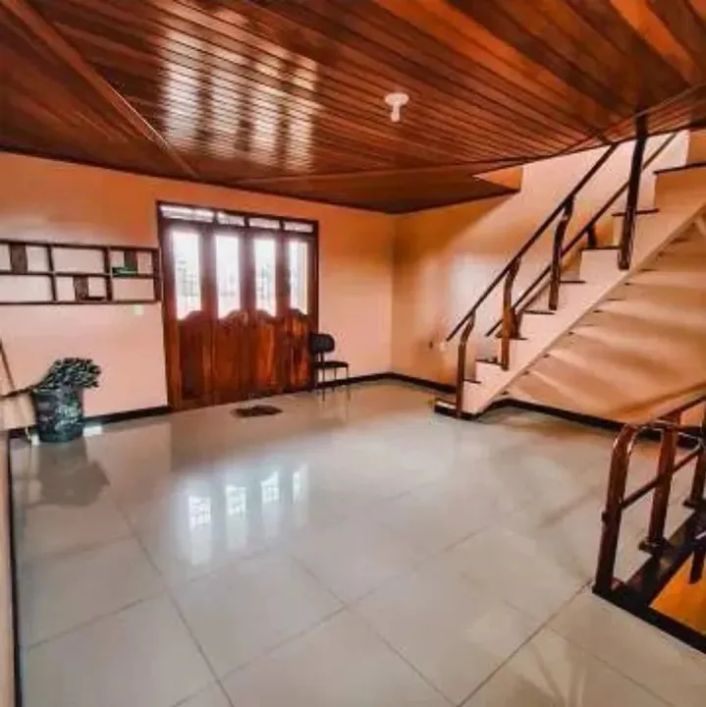 Casa 3 pavimentos 4/4 sendo 2 suítes e 2vgs na Cidade Nova 5 - Ananindeua - PA