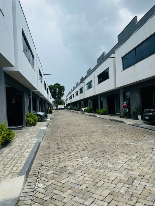 repasse . Sky Exclusive, 120m2, 3 suítes, quintal com churrasqueira, condomínio completo, 1 vaga.