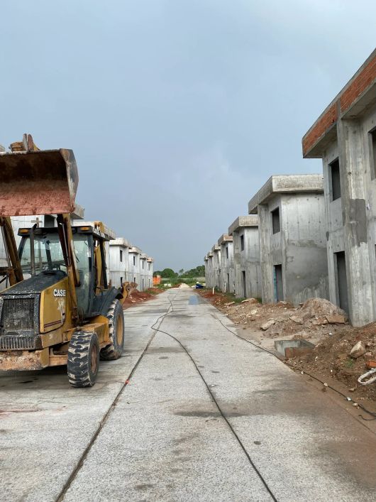 - CASA EM COND FECHADO COM ENTREGA PARA DEZEMBRO