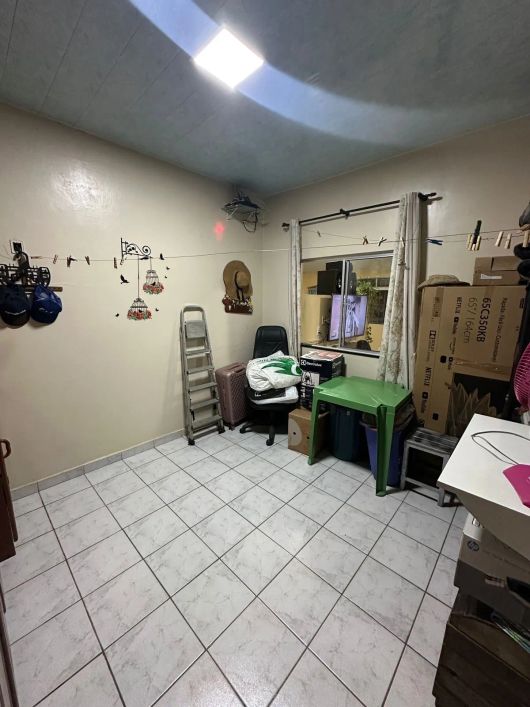 JN vendo casa Com quatro quartos e duas suítes no conjunto Júlia seffer