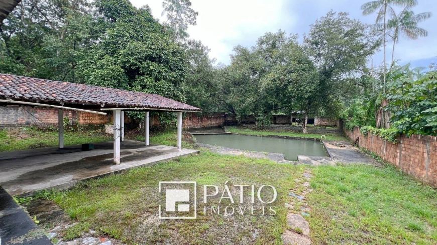 Casa tipo Sítio em Ananindeua. 1.200m² com piscina natural. Oportunidade!