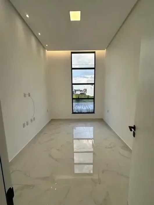 VENDO EXCELENTE CASA NOVA E MODERNA COM FINO ACABAMENTO E LAZER COMPLETO, APROVEITE !