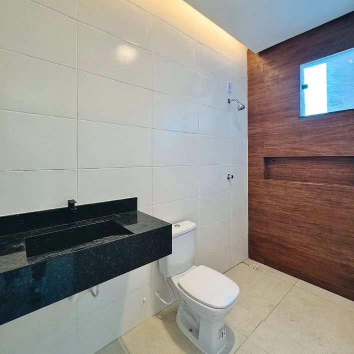Linda Casa no Condomínio Porto Marina, 3 suítes já pronta pra Morar