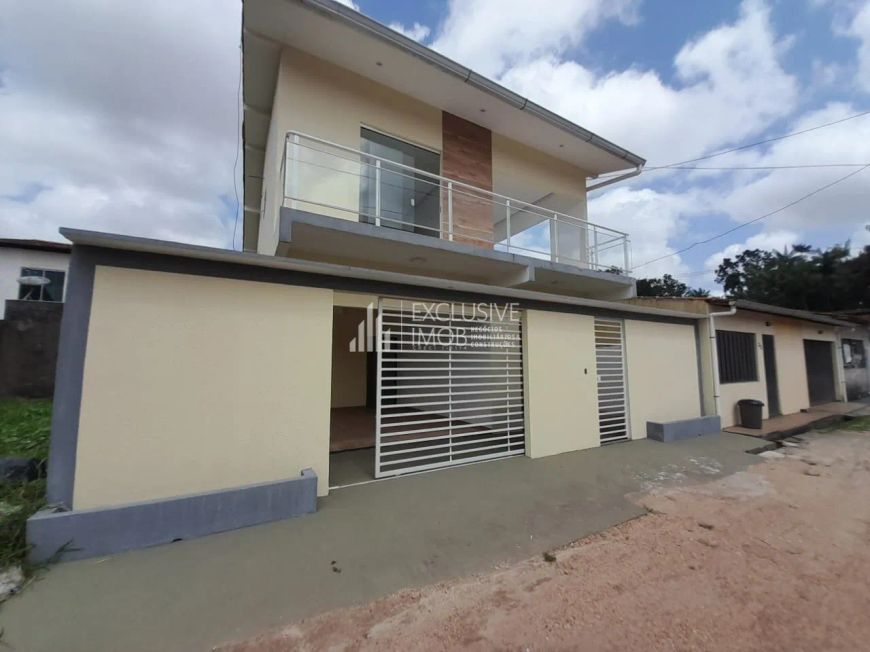 Casa Recém reformada com 210m², 3/4 sendo 02 Suítes com varanda, 01 vaga de garagem, Lavanderia.