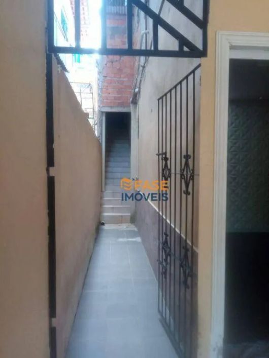 Casa à venda no RESIDENCIAL AMETISTA, com 5 quartos sendo 4 suíte de 320 m² por R$ 380.000 - Coqueir