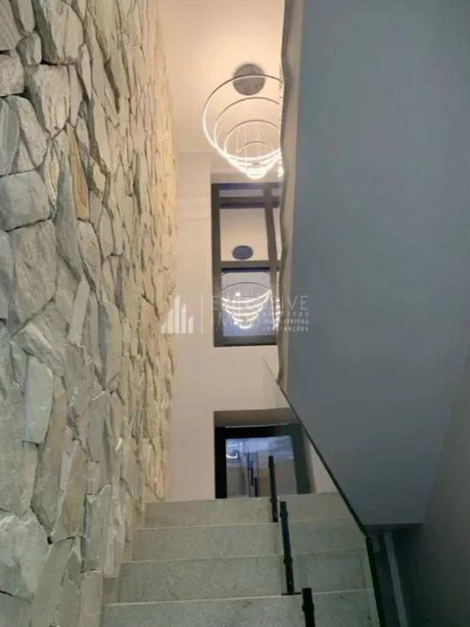 Vendo Casa no Condomínio Euroville - 3 Suítes - Piscina - 211m²