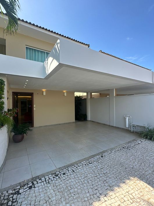 Casa à venda - 3 suítes no condomínio Óasis