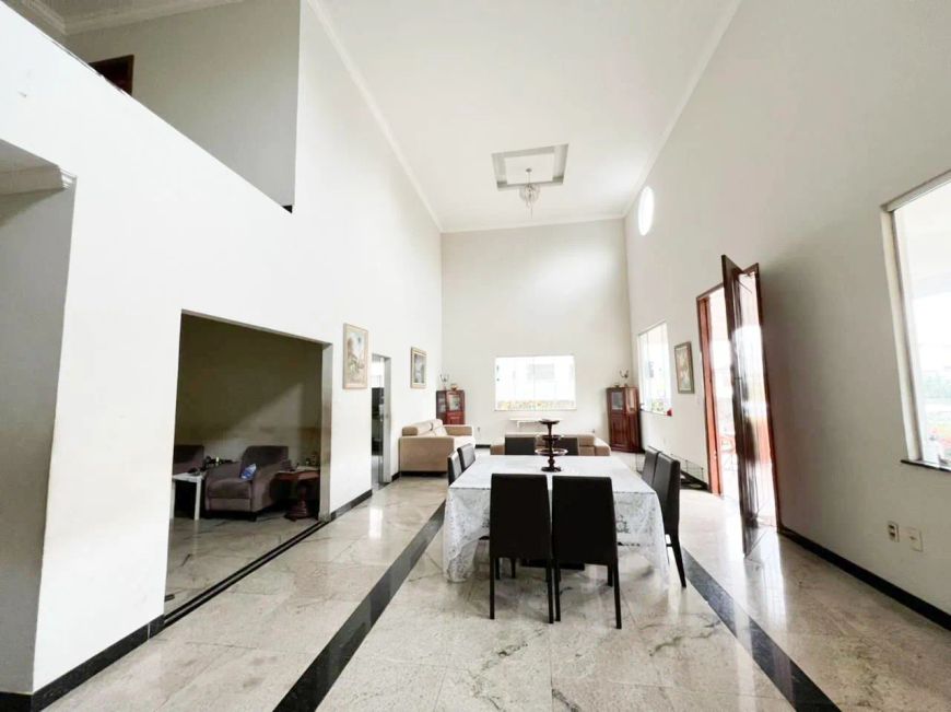 Casa no Resd Castanheira - 512m2 - 6 Suítes - 2 Vagas - Venda