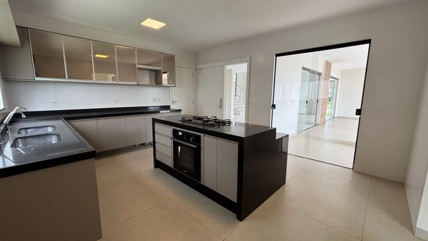 Casa de alto padrão à venda no Condomínio Residencial Castanheira