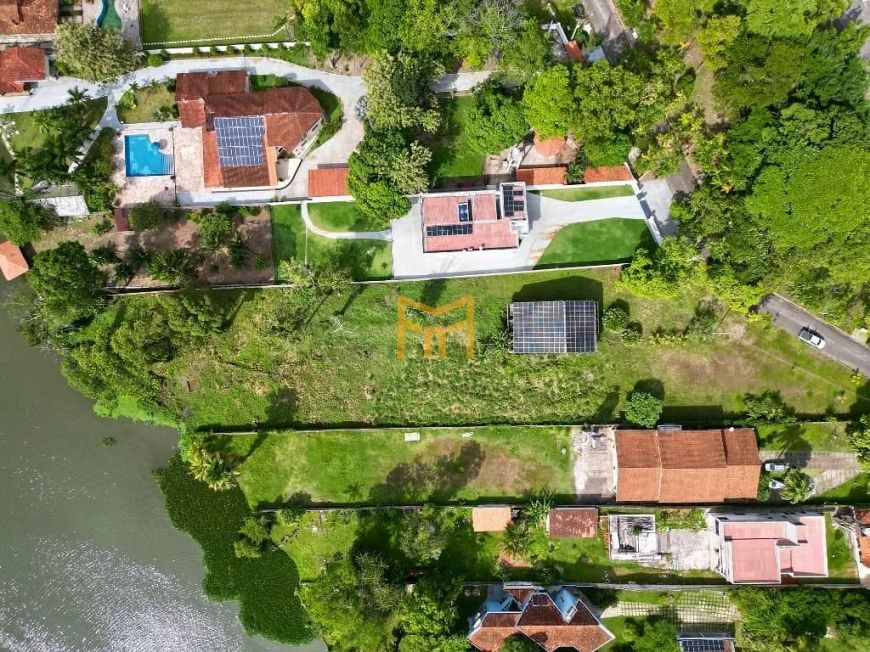 Condomínio Lago Azul - Incrível lote de 2500 m2 com fundos para o lago!