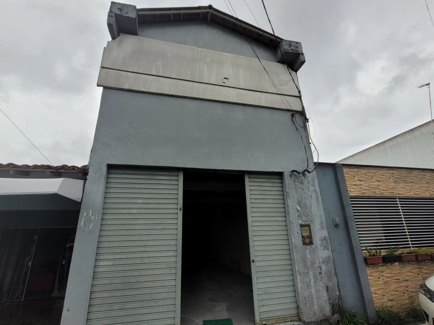 Vendo Galpão Comercial 143m² com escritório e mezanino em Cond Fechado em Ananindeua