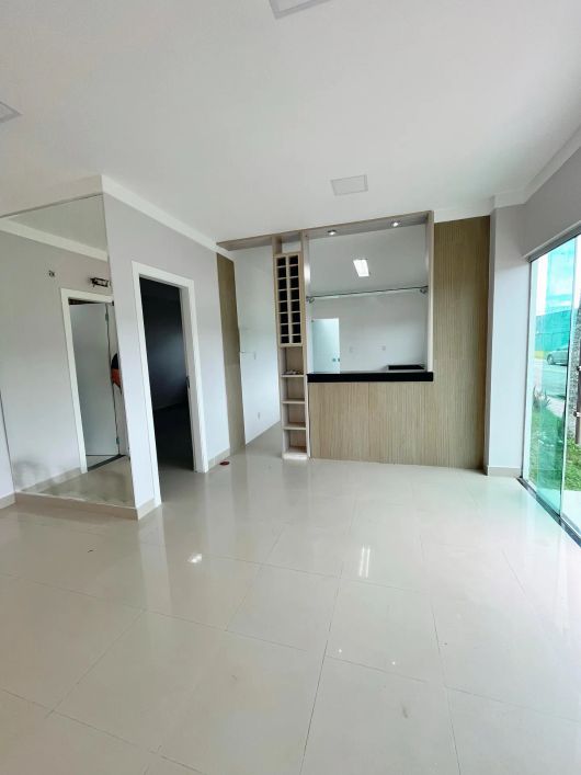 Vendo Casa no Cond. Villa Firenze, c/ 4 suítes, sendo 1 com closet, sala de estar e jantar .