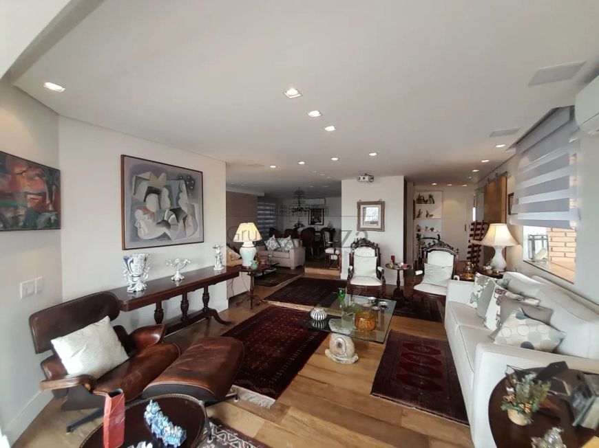Apartamento - Campo Belo - 3 Dormitórios - 200m²