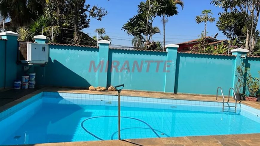Sobrado de 570m² com 4 quartos em Jardim Virginia Bianca