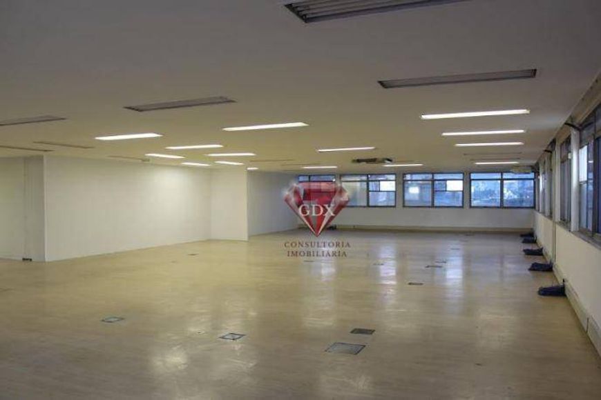Conjunto comercial no Parque dos Pinheiros