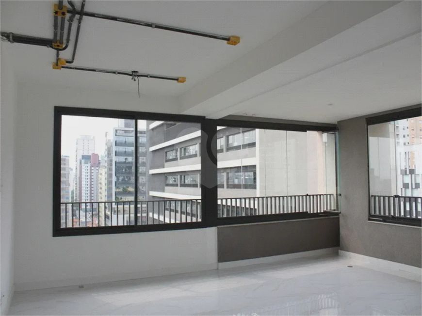 Apartamento novo em andar alto à venda em Pinheiros