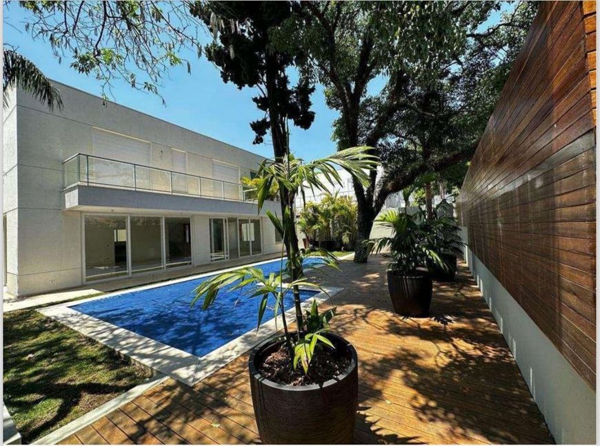 Casa de condomínio sobrado á venda com 786m e 4 dormitórios no bairro Parque Colonial - SP