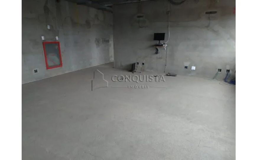 Prédio Comercial em término de reforma contendo 3 andares, assim distribuídos:1º Andar: estacionamen