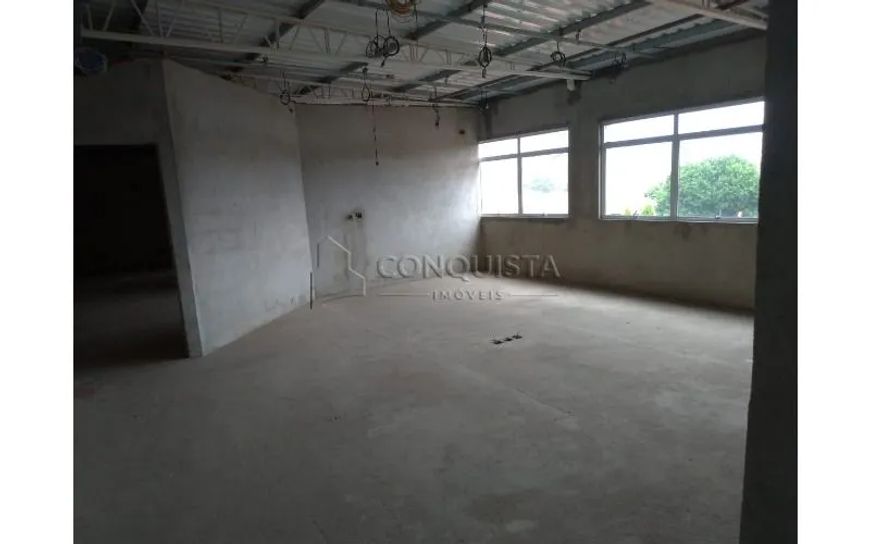 Prédio Comercial em término de reforma contendo 3 andares, assim distribuídos:1º Andar: estacionamen