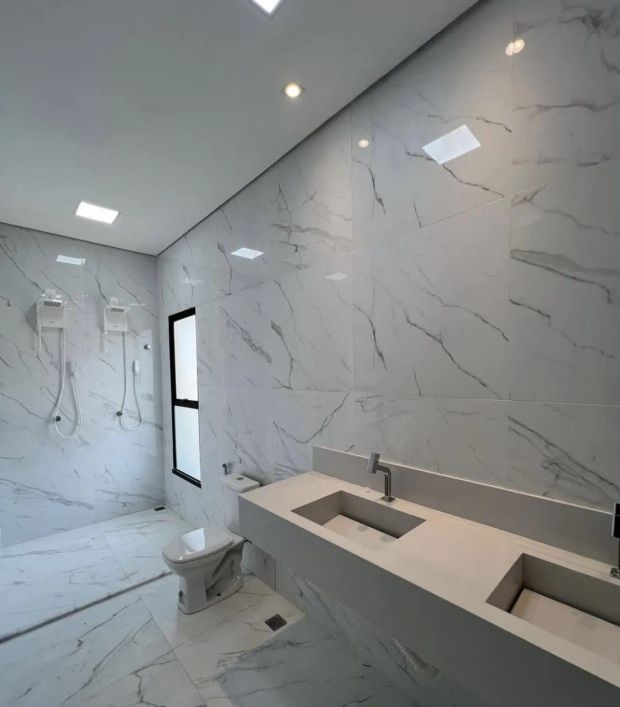4 suítes/ piscina / novinha