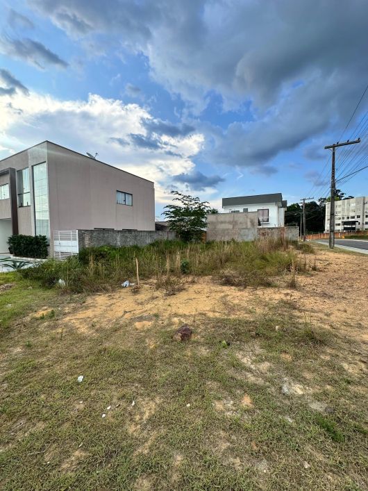 Lote Plano de Esquina no Morada dos Passaros 286m²