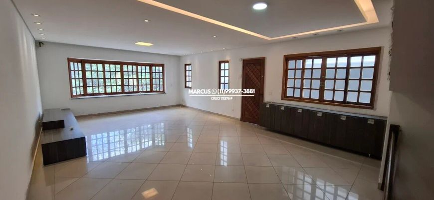 Casa na Vila São Francisco com 4 quartos sendo 3 suítes, 6 vagas de garagem. FL23