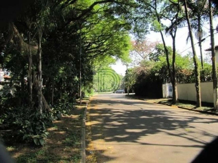 Alto Padrão, 5 dorm, sendo 1 suíte, escritório!